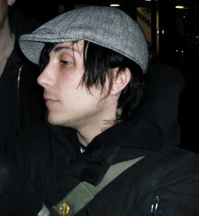・⟢ _frank iero  