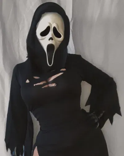 Female Ghostface