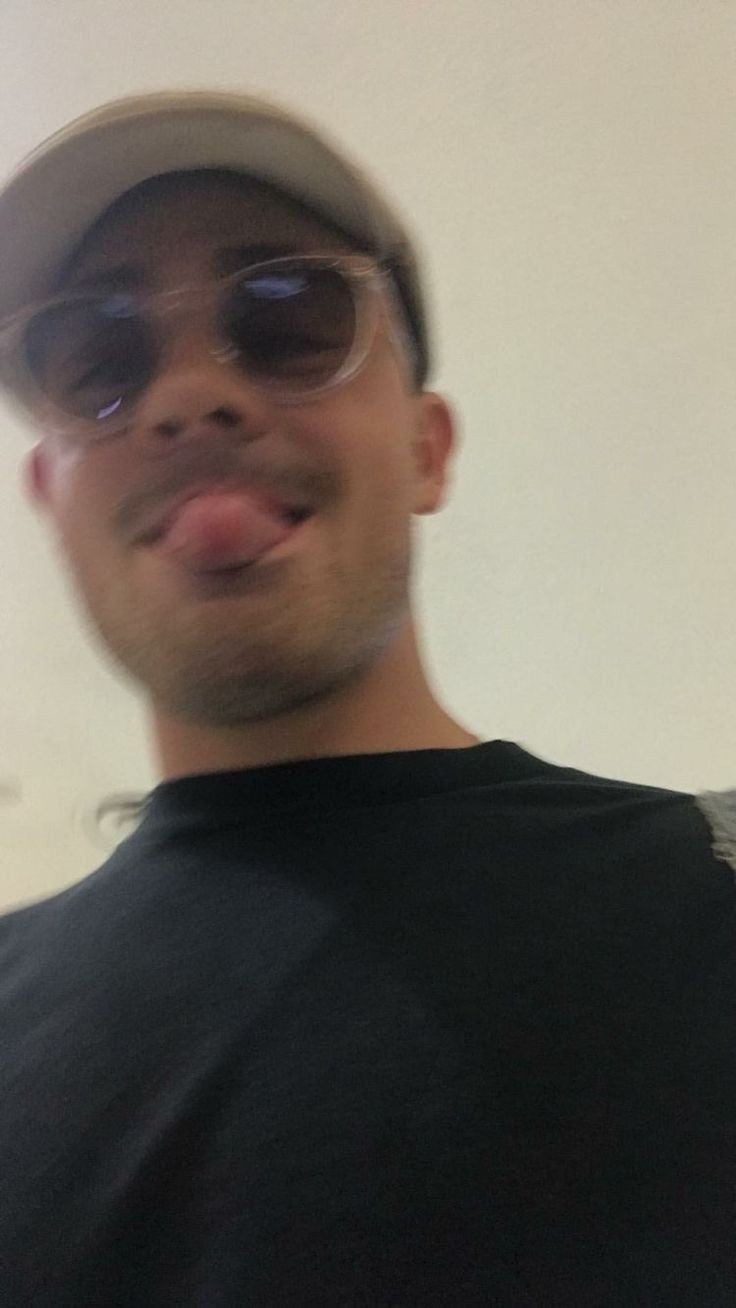 Dacre Montgomery 