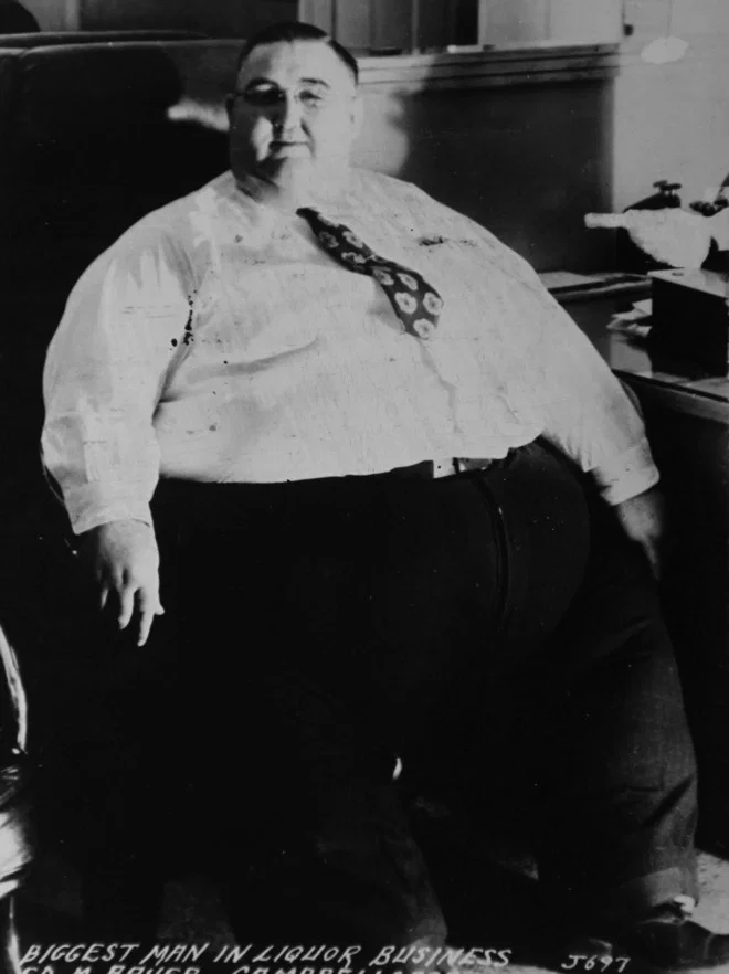 Edward "Mush" Bauer  5,2f oot tall weights 800pounds