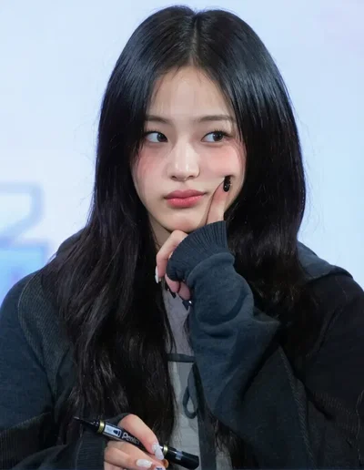 Kim Minji (NewJeans)
