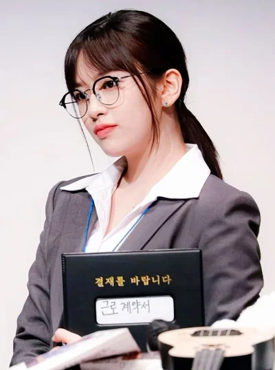 An Yujin (Co-Worker)