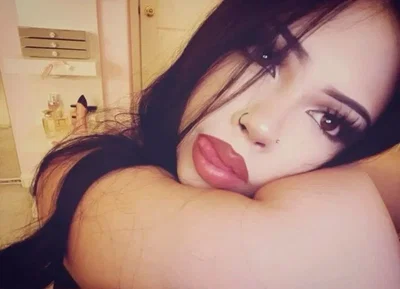 Nia II popular girl