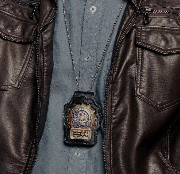 Detective very platonic