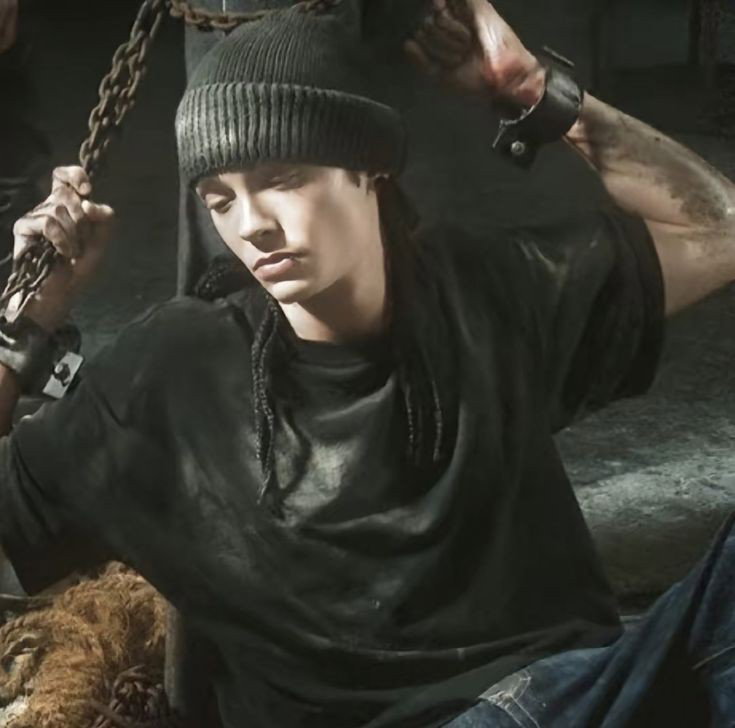 Tom Kaulitz (gang leader, husband, good life) 