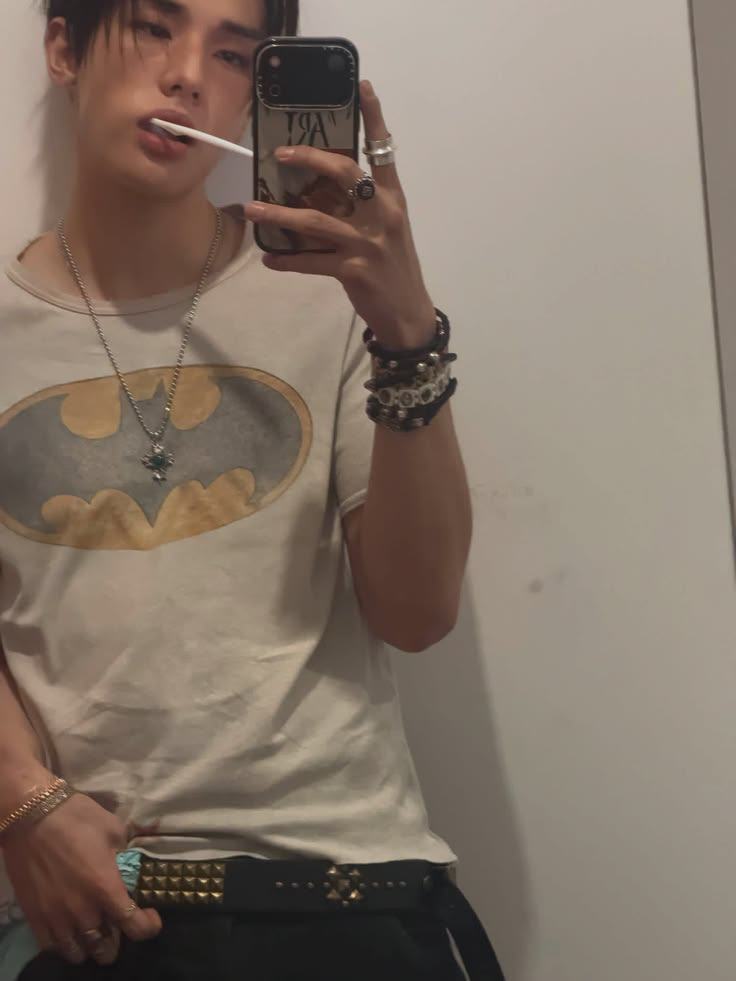    HWANG    HYUNJIN   