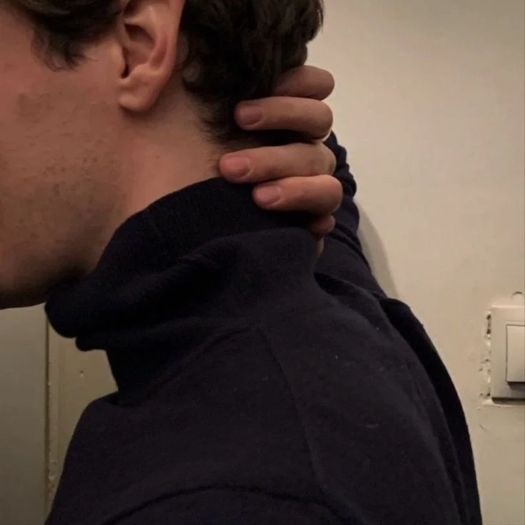 STRESSED BOYFRIEND