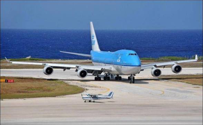 Plane Groupchat
