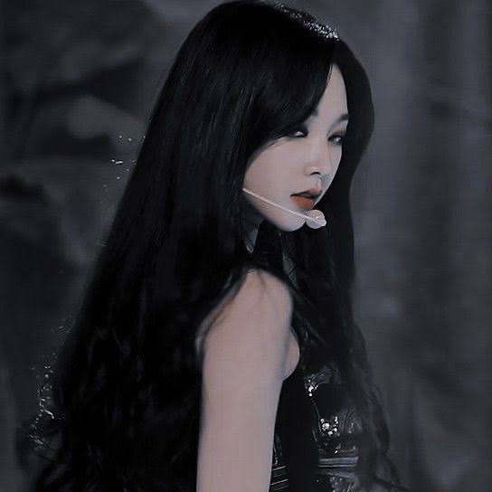 Yu Jimin // Karina