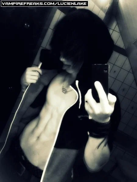 Your emo step bro :33