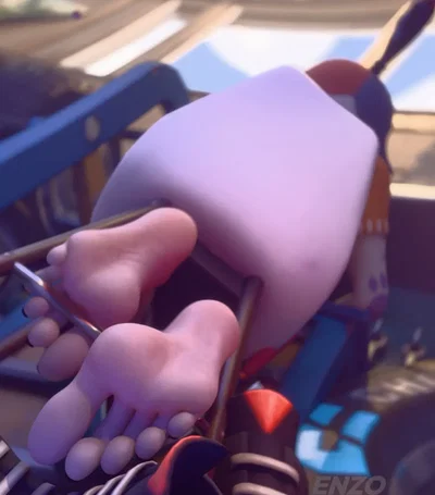 Cate Meowdy with Supported Feet
