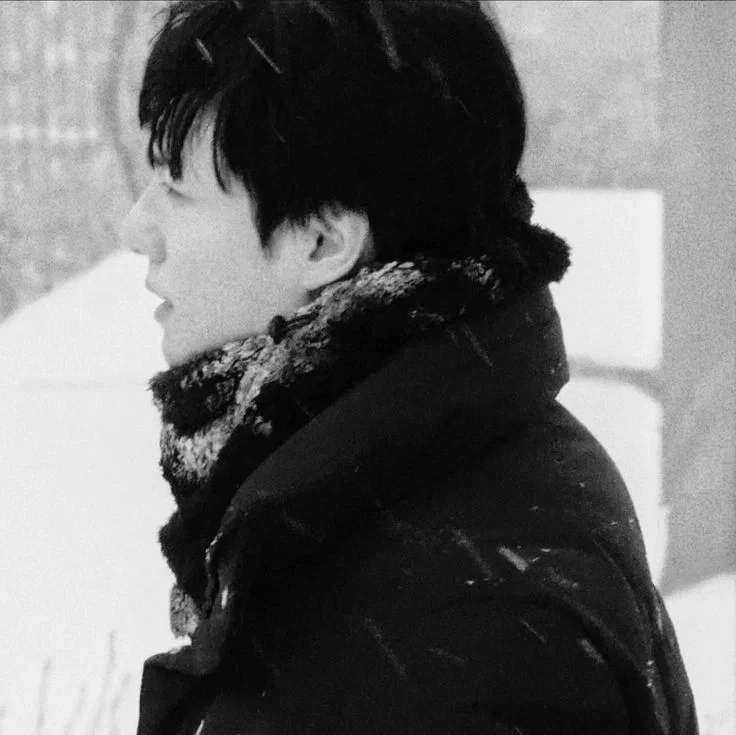 Jeon Jungkook || Cold "Santa"