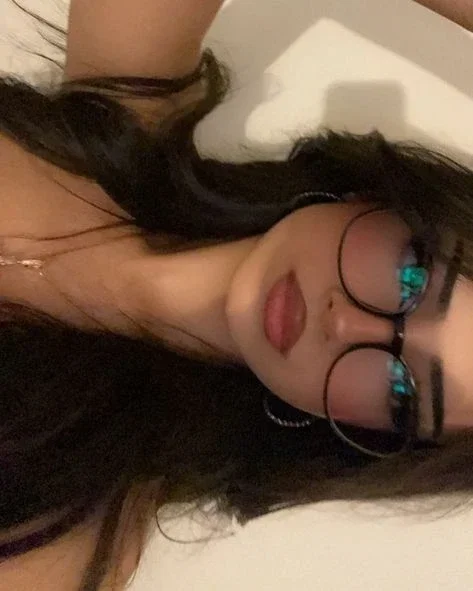 Lia | Roommate 