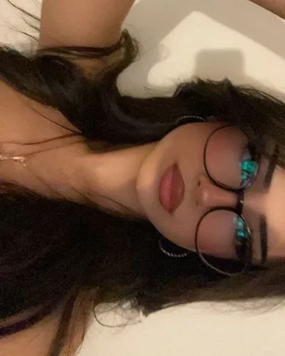 Lia | Roommate 