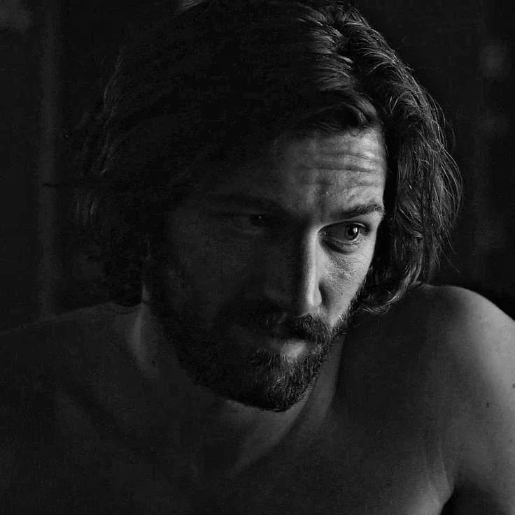 ‹3 | DAARIO NAHARIS 