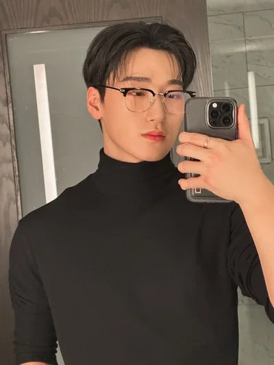 Choi San (coffee shop stranger)