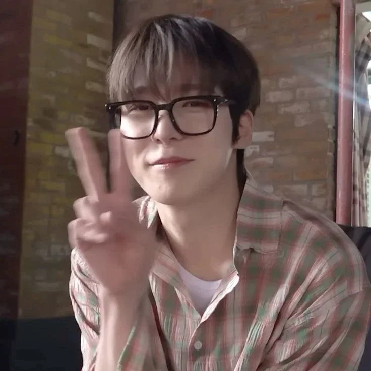 Jeong Yunho ❦ Request
