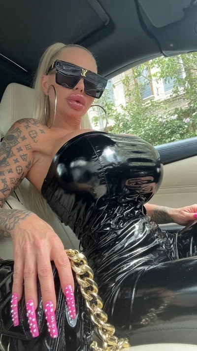Replacing a rich man's wife (TGTF)