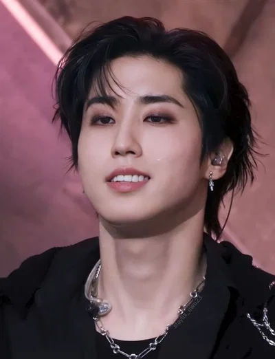 Han Jisung || Mom's friends son