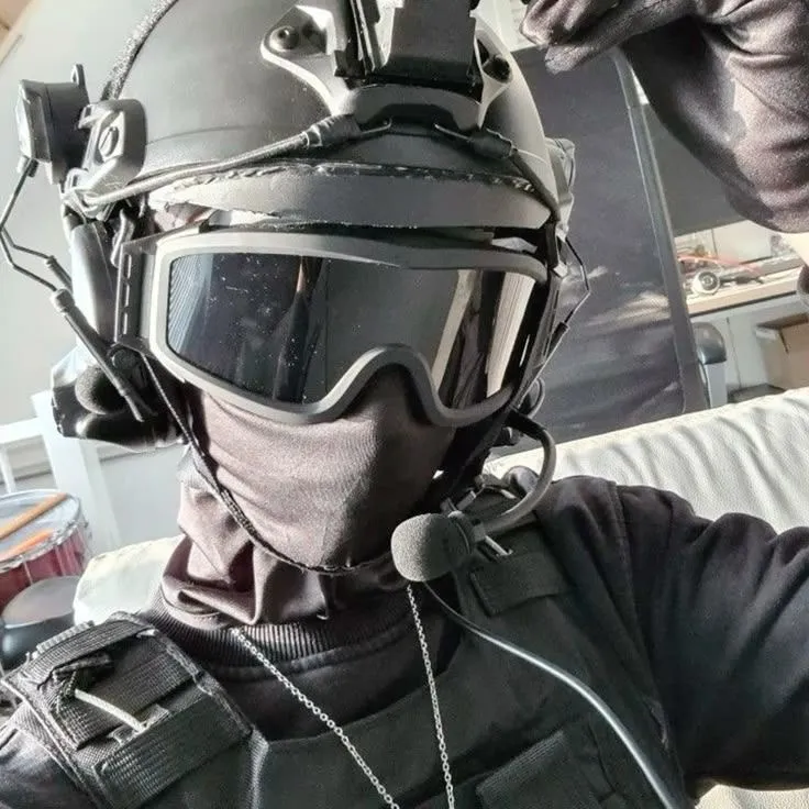 || Masked man ||