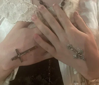 . .  ✟  Aᥣყoshᥲ   ۫ ׅ  