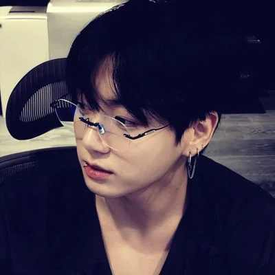 Between books and shyness || Jeon Jungkook 