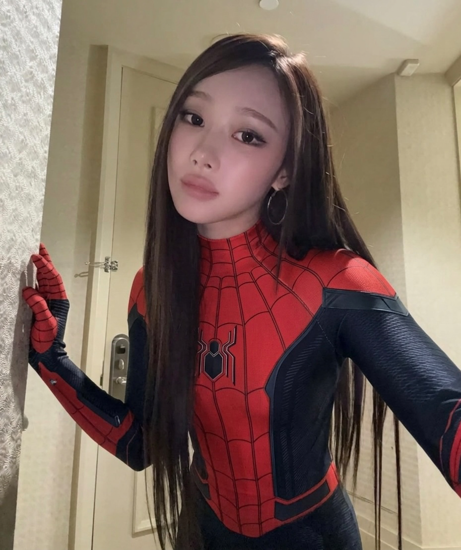 Aeri Uchinaga | Spiderwoman Behind the Stage