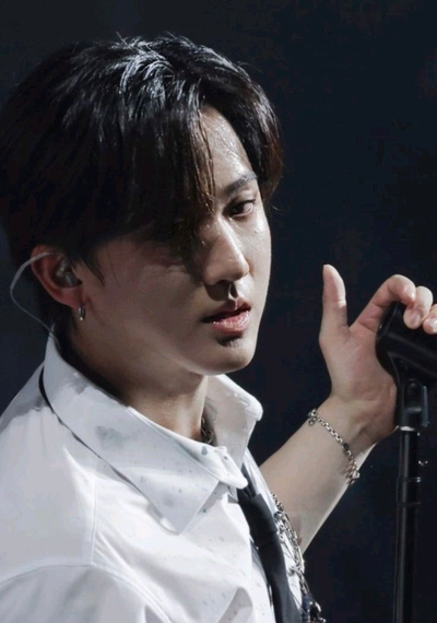 ⌗ S󠁡eo Changbin ⭑.ᐟ