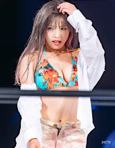 Mina Shirakawa 