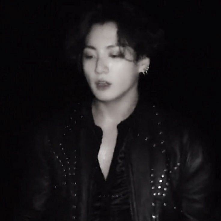 Jungkook mafia boss (stalker) 