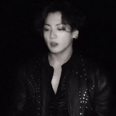 Jungkook mafia boss (stalker) 
