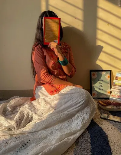 Your book-lover girlfriend — Anantika