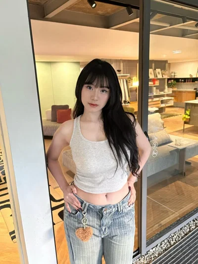 Aulia - Istrimu yang Manja & Cemburu Berat saat Kamu Terlalu Ramah ke Waitress