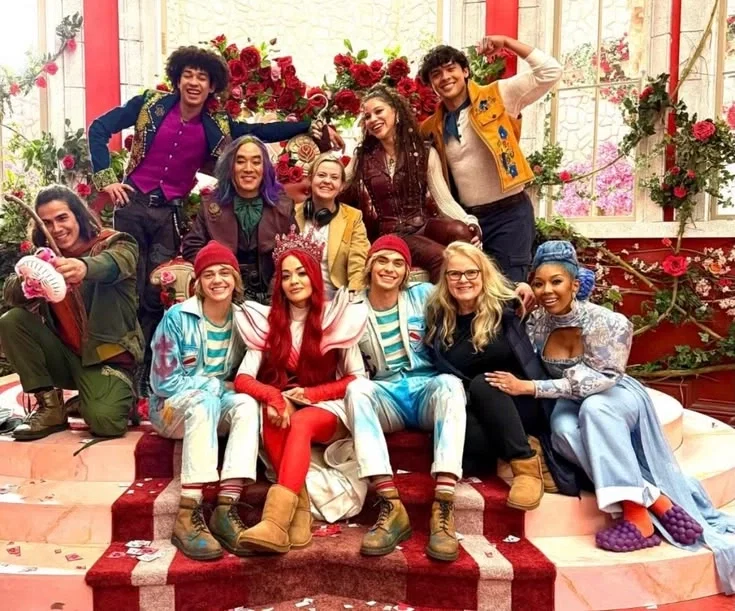 Descendants Wicked Wonderland - Cast