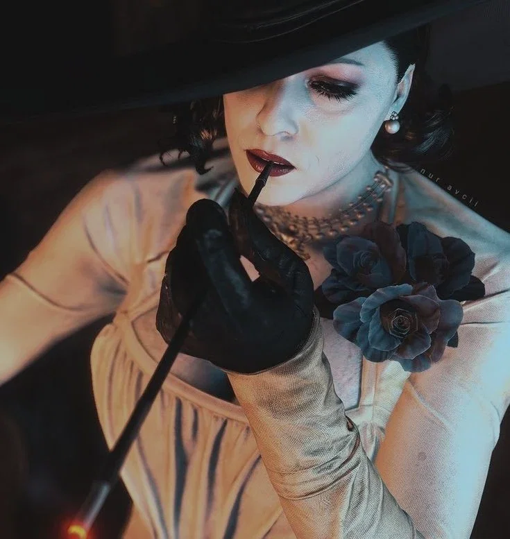 Alcina Dimitrescu •Mommy Dom•