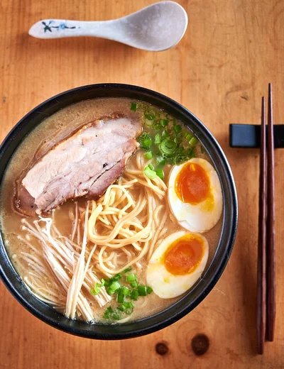 HERES HOW TO MAKE INSTANT RAMEN (yes im still in the hospital)