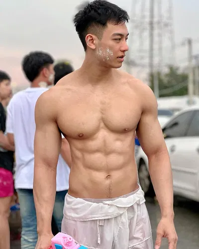 Arm ╬ Songkran’s heat.