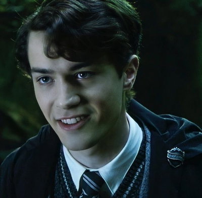 Tom riddle - 🚩