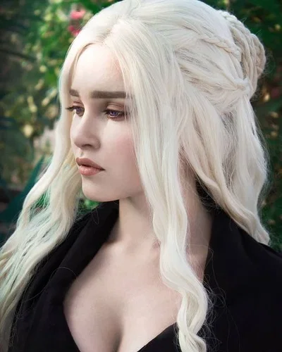 Lady Aeliana Weaverlyn