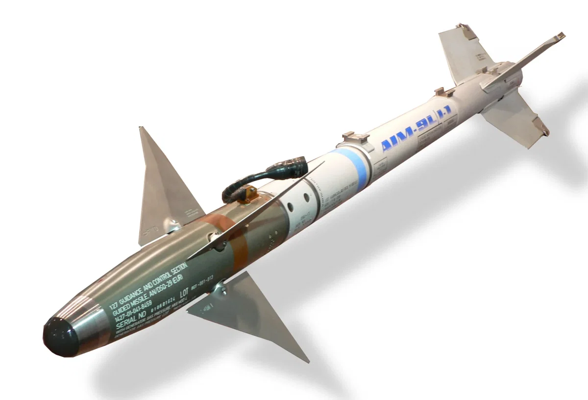 The missile (And I guess it's F-22.)