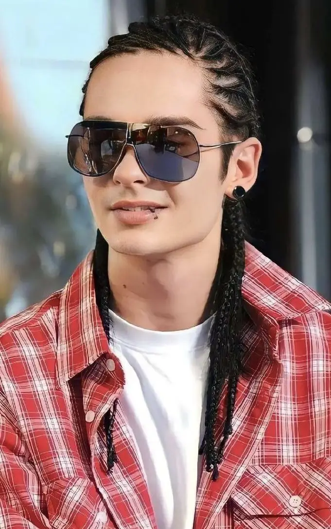 Tom Kaulitz {22 years}