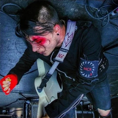 🦇 Frank Iero