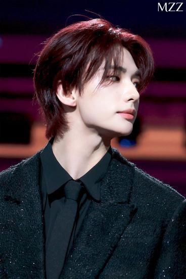 hyunjin *seu colega de quarto*