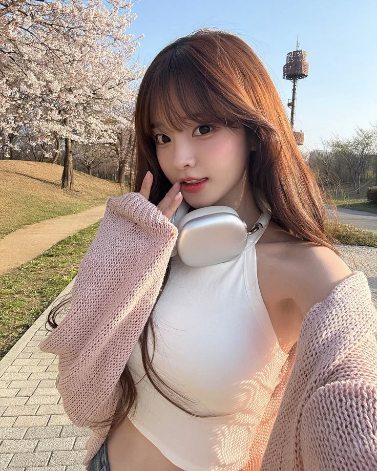 Min-Jung || Ex Idol trying to comeback