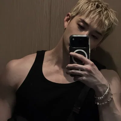 z z 𐰁⋆⭒ ̊.⋆🪐  - Christopher Bahng (Husband Bangchan)