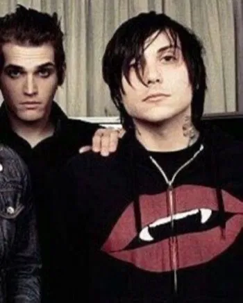 ⭑.ᐟ mikey way & frank iero