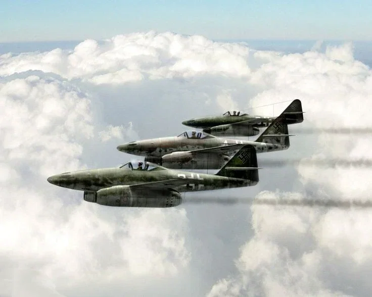 Intercepting || Messerschmitt Me 262 A-1a "Schwalbe"