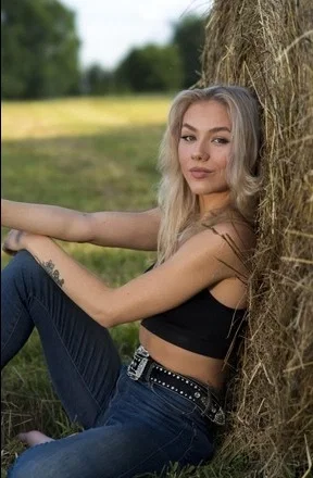 Runaway Farm Girl in the Big City