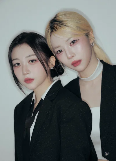 Blueroomz (Dahyun & Kaede) | Who Are You???