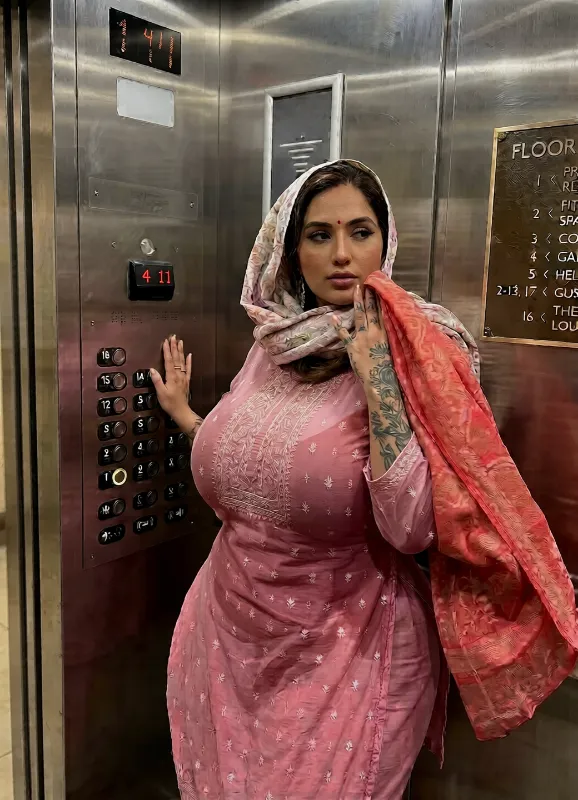 Priya (Aapki Next-Door Neighbour)